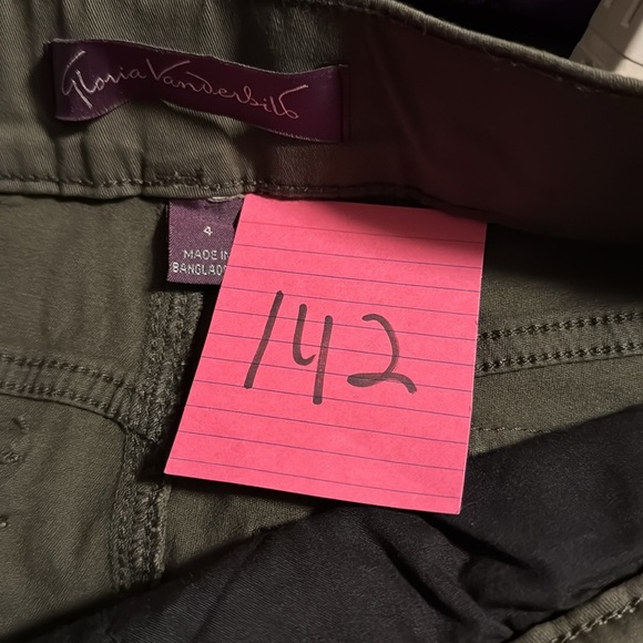 Gloria Vanderbilt Women's Cropped Size 4 Olive Green Shape Effect 5 Pocket Pants - Picture 7 of 9